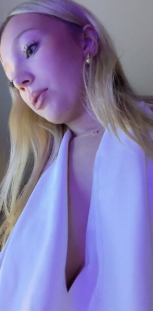 julia.larson07 leaked photo #15