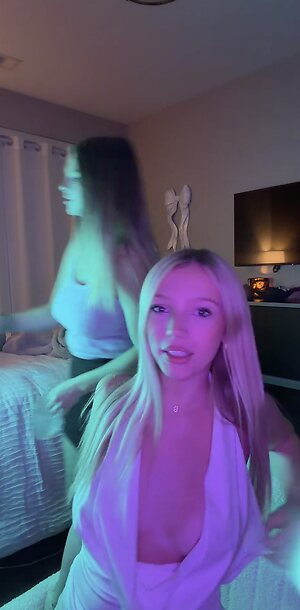 julia.larson07 leaked photo #18