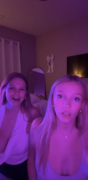 julia.larson07 leaked photo #19