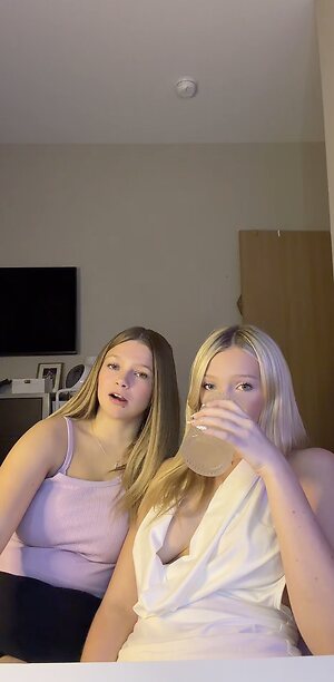 julia.larson07 leaked photo #20