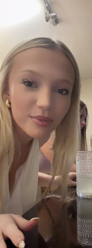 julia.larson07 leaked photo #25
