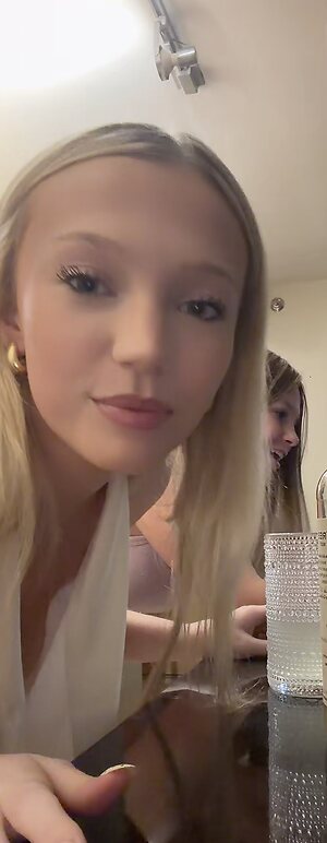 julia.larson07 leaked photo #26