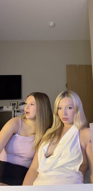 julia.larson07 leaked photo #27
