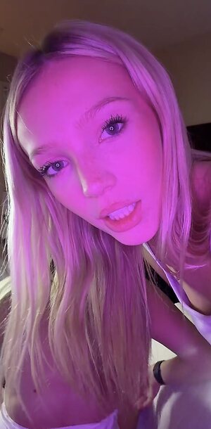 julia.larson07 leaked photo #28