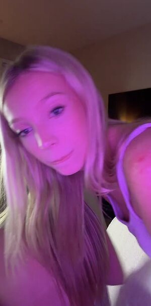 julia.larson07 leaked photo #29