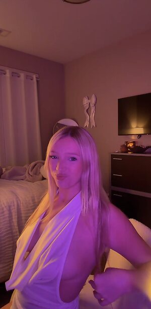 julia.larson07 leaked photo #32