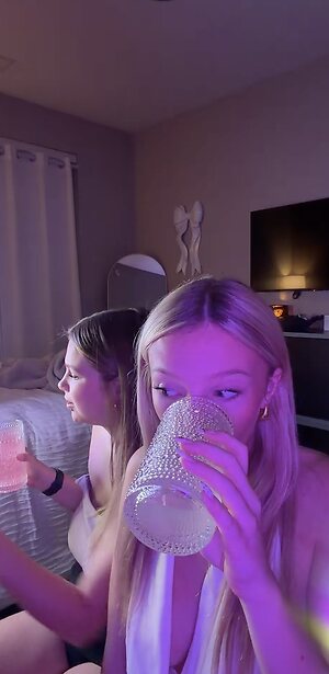 julia.larson07 leaked photo #34
