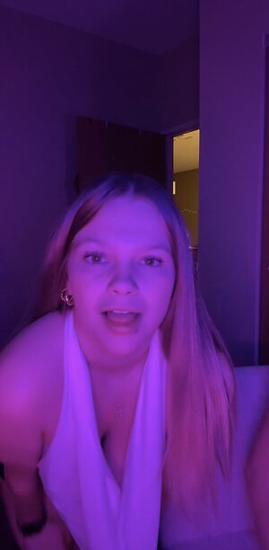 julia.larson07 leaked photo #36