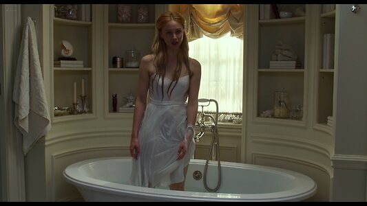 Julianne Moore leaked photo #35
