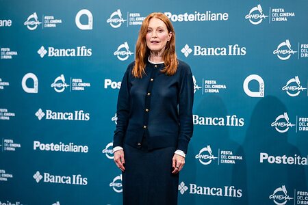 Julianne Moore leaked photo #41