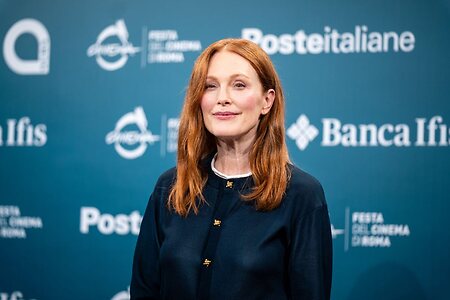 Julianne Moore leaked photo #42