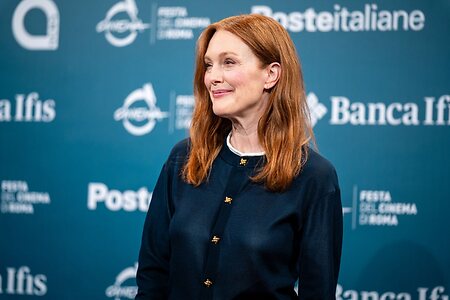 Julianne Moore leaked photo #43