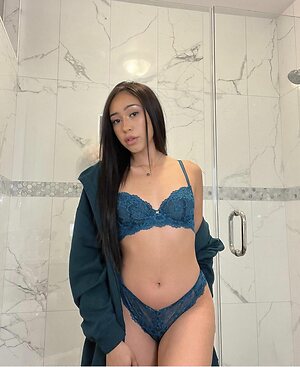 Juliesofiaa Nude Leaked Photo #6