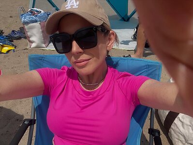 June Diane Raphael Nude Leaked Photo #62