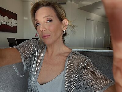 June Diane Raphael Nude Leaked Photo #65