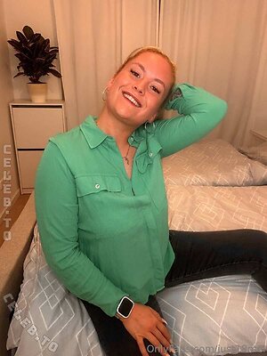 just18mel Nude Leaked Photo #13