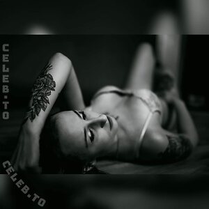 Justanotherwife30 Nude Leaked Photo #2