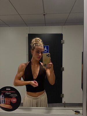 Justine leaked photo #16