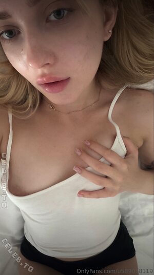 justrandomgirrll leaked photo #3