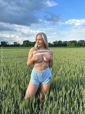 Justvegaa Nude Leaked Photo #24