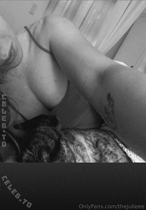 jxlis.moments__sensuality photo