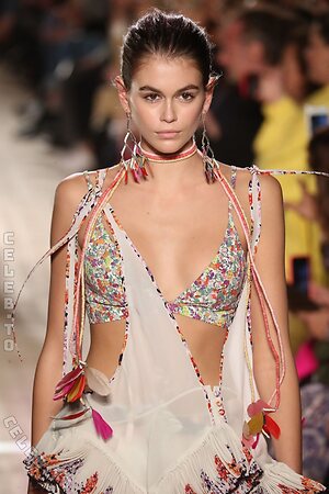 Kaia Gerber Nude Leaked Photo #21