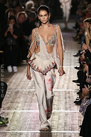 Kaia Gerber Nude Leaked Photo #25