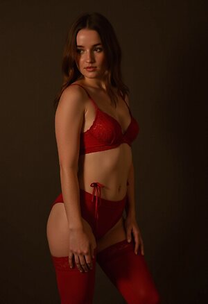 Kaitlyn Dever leaked photo #25