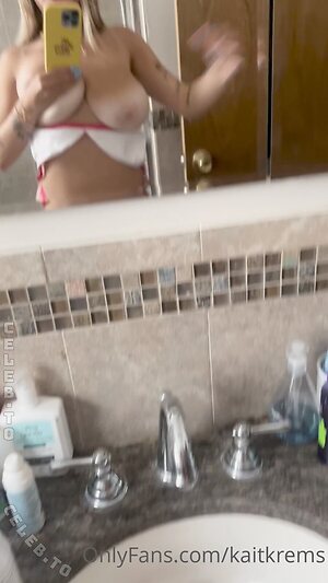 Kaitlyn Krems photo