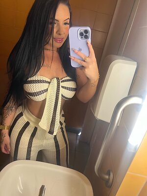 KAMILLA FARIA leaked photo #31