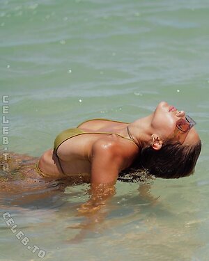 Kara Del Toro photo