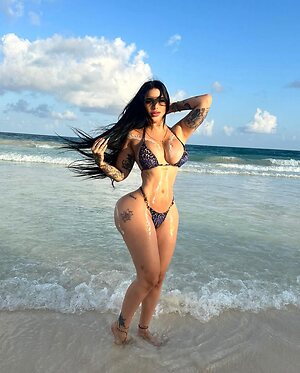 Kareen Cuba leaked photo #3