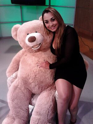 Karen Cueva leaked photo #6