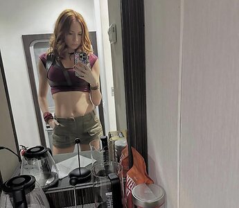 Karen Gillan leaked photo #175