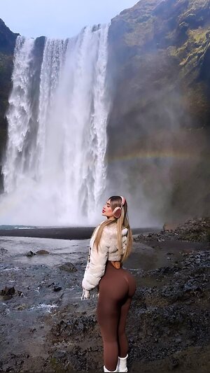 Karen Romero leaked photo #30