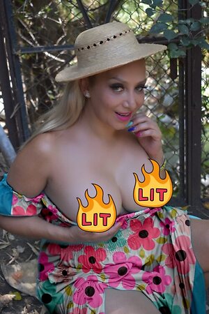 Karla Flores leaked photo #2