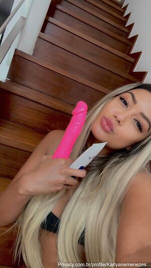 Karlyane menezes leaked photo #3