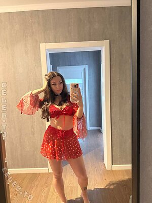 Karolineneuerx photo