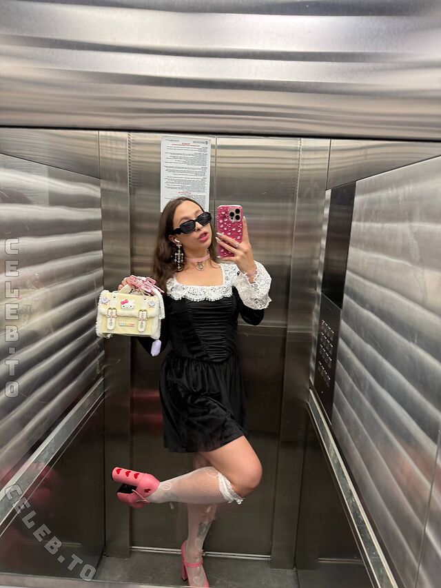Karolineneuerx leaked photos