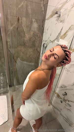Karolinka.ofi Nude Leaked Photo #72