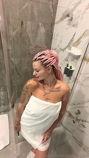 Karolinka.ofi Nude Leaked Photo #111