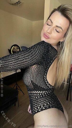 Karolinka.ofi Nude Leaked Photo #143