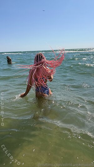 Karolinka.ofi photo