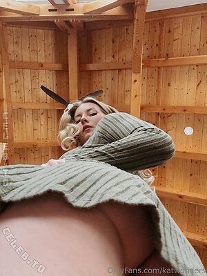 Kat Wonders Nude Leaked Photo #5