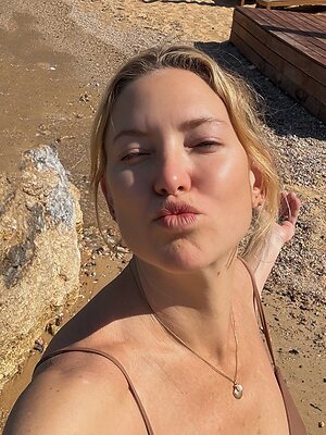 Kate Hudson Hot leaked photo #15