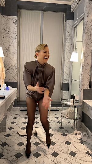Kate Hudson Hot