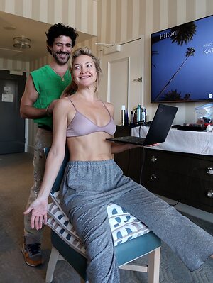 Kate Hudson in bra