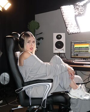 Kate Shumskaya leaked photo #76