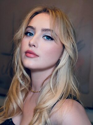 Kathryn Newton leaked photo #5