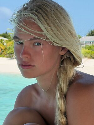 Kathryn Watts leaked photo #16